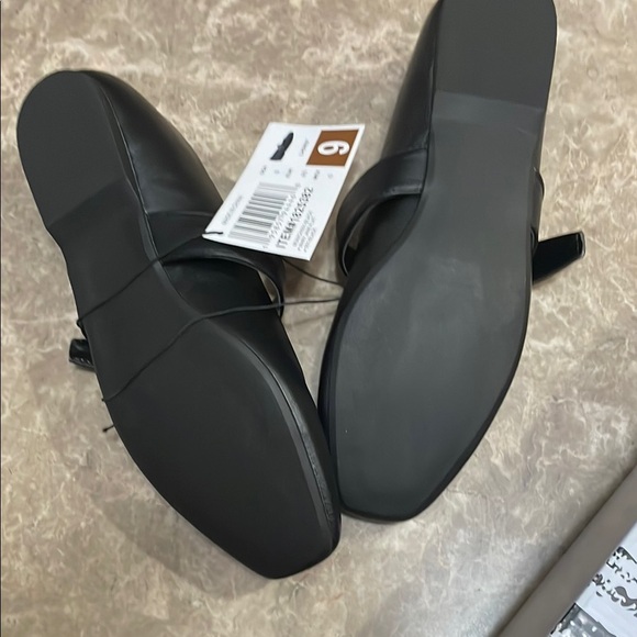 DV by Dolce Vita Black Flats with Strap - Picture 3 of 4